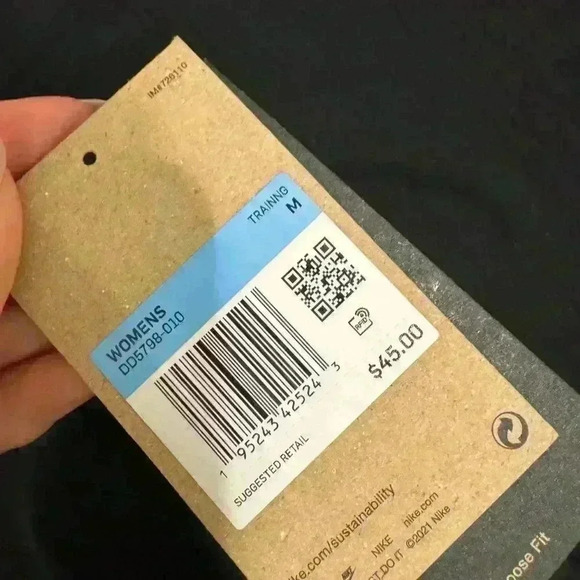 NWT NIKE Yoga Dri-FIT Metallic
Trim Top Sz M or L - Picture 10 of 10